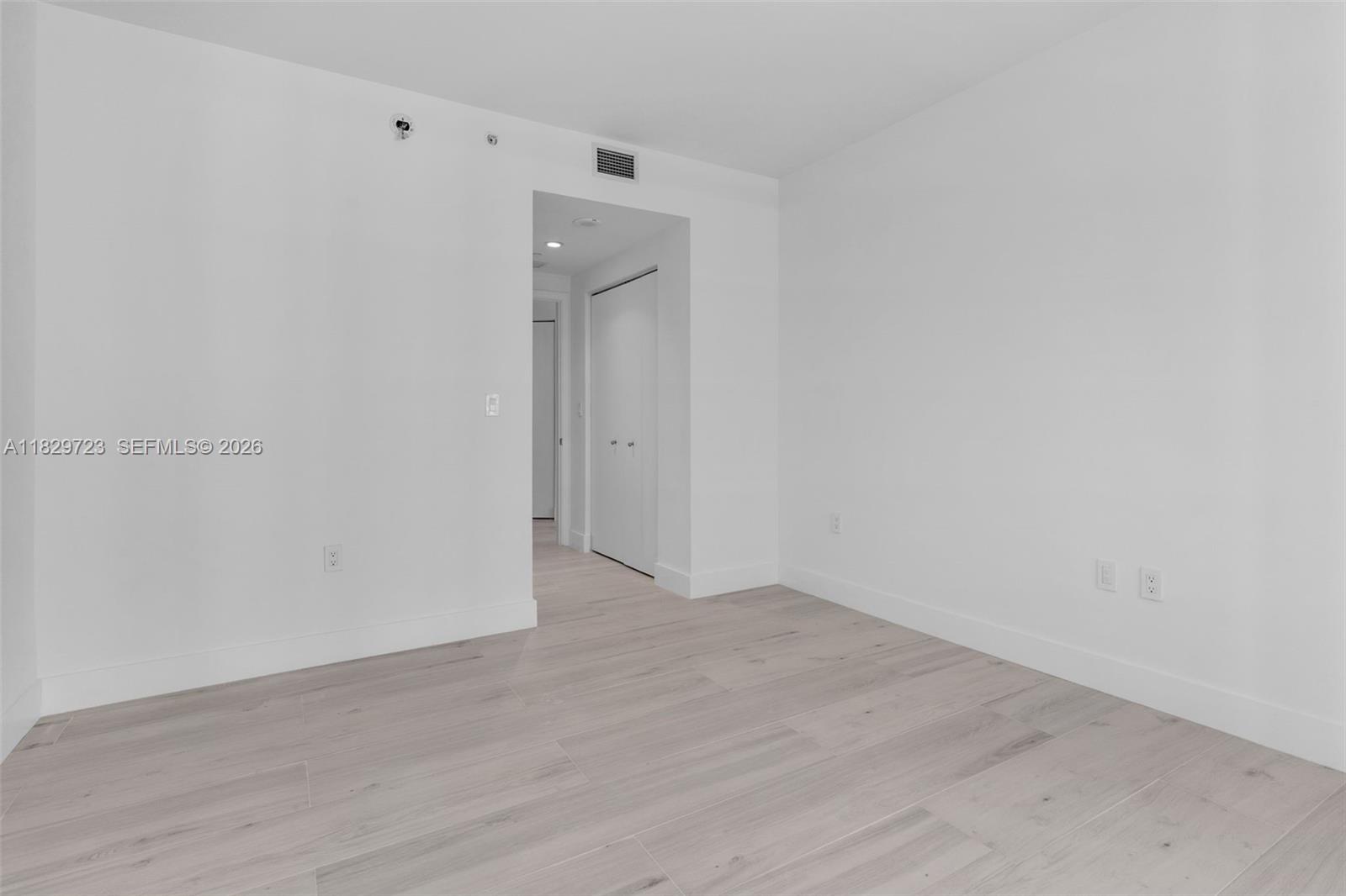 45 SW 9th St #1706, Miami FL 33130