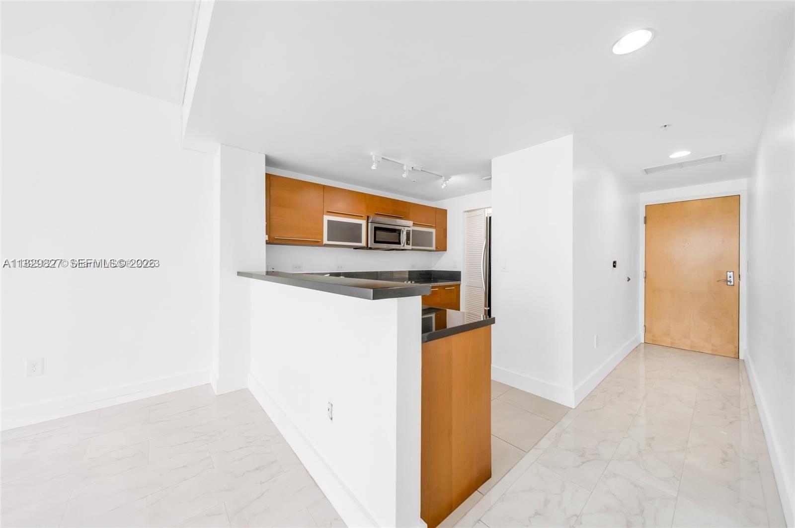244 Biscayne Blvd #3704, Miami FL 33132
