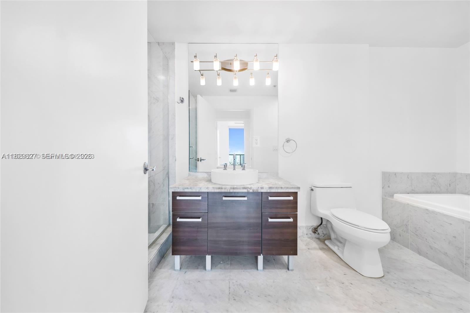 244 Biscayne Blvd #3704, Miami FL 33132