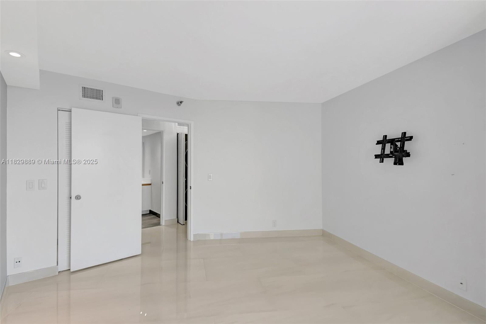 3400 NE 192nd St #1606, Aventura FL 33180
