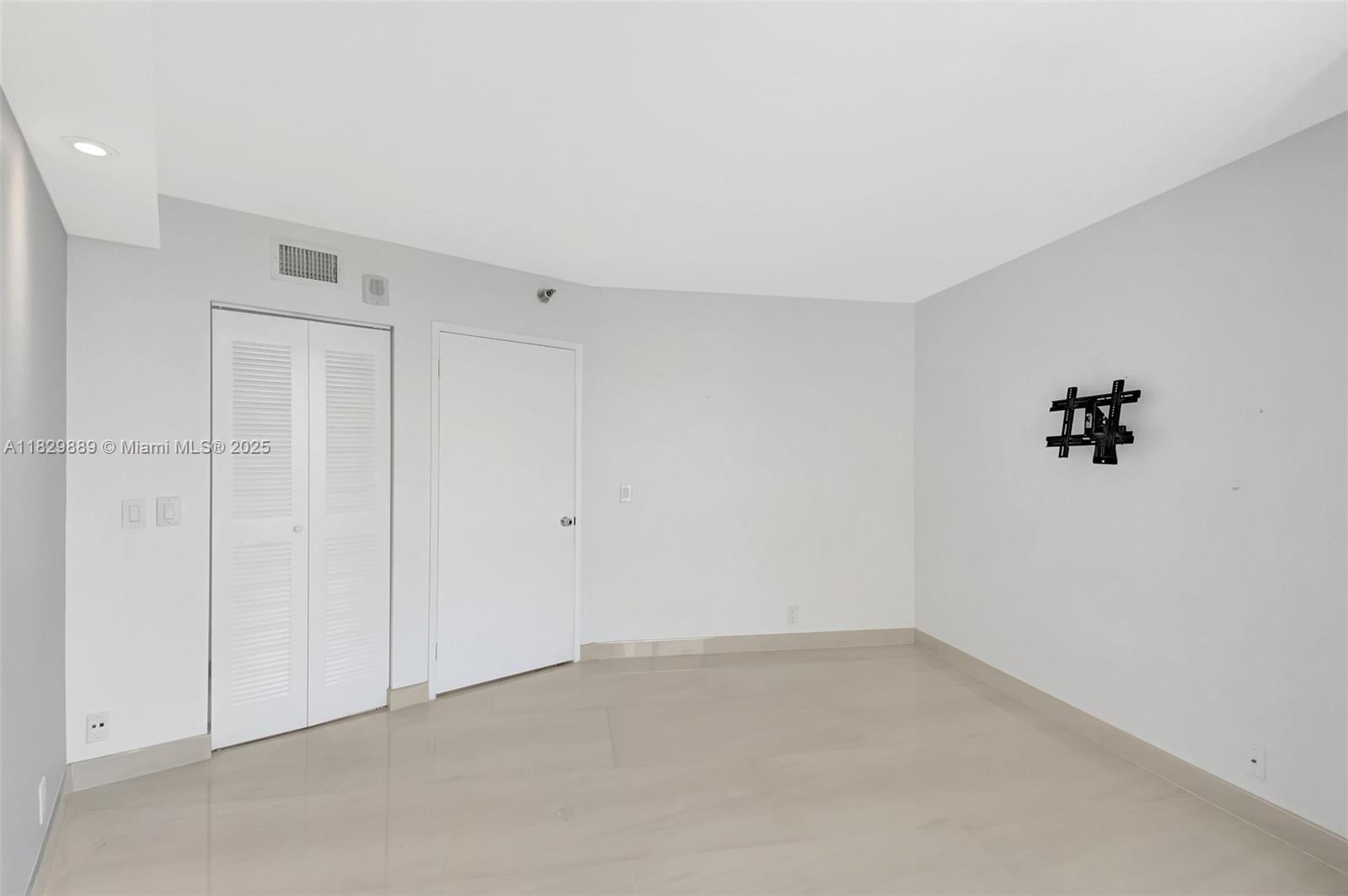 3400 NE 192nd St #1606, Aventura FL 33180