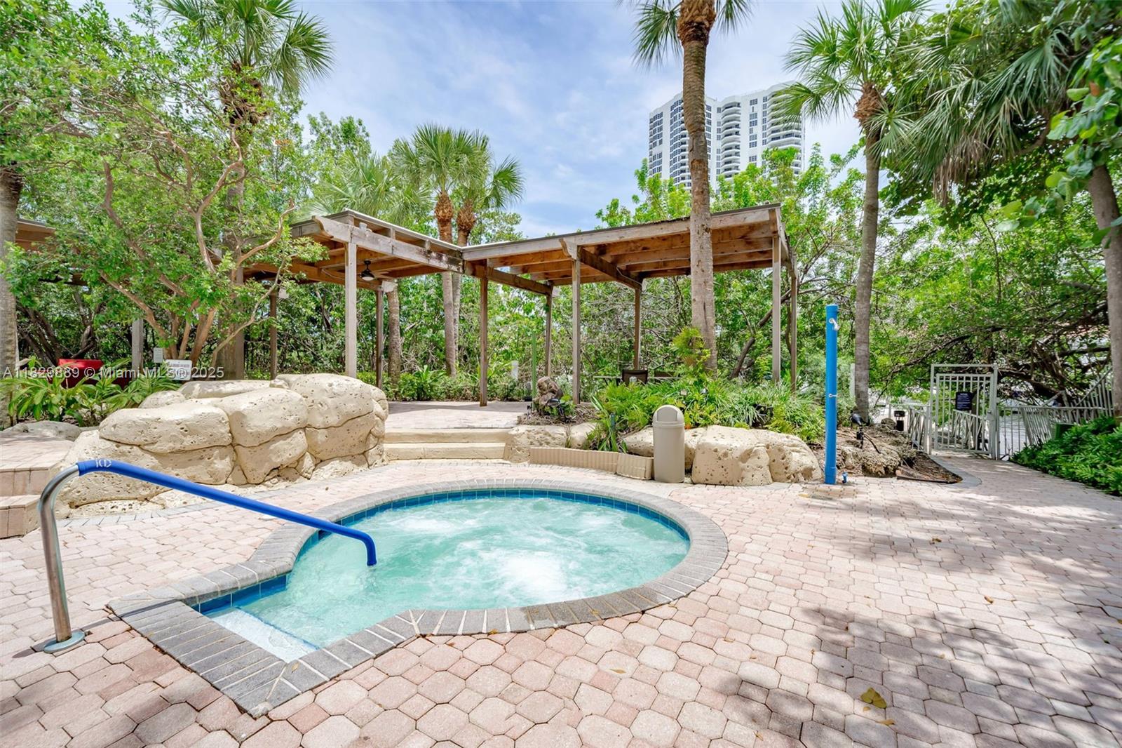 3400 NE 192nd St #1606, Aventura FL 33180