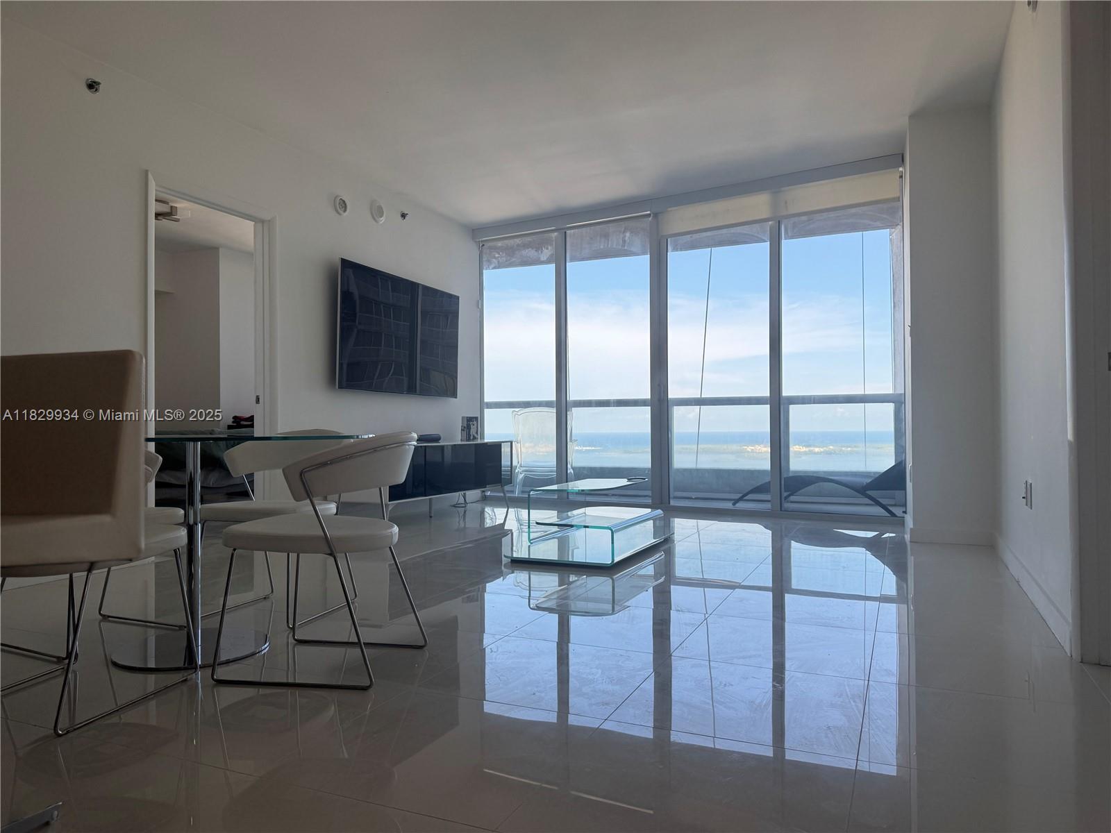 475 Brickell Ave #4207, Miami FL 33131
