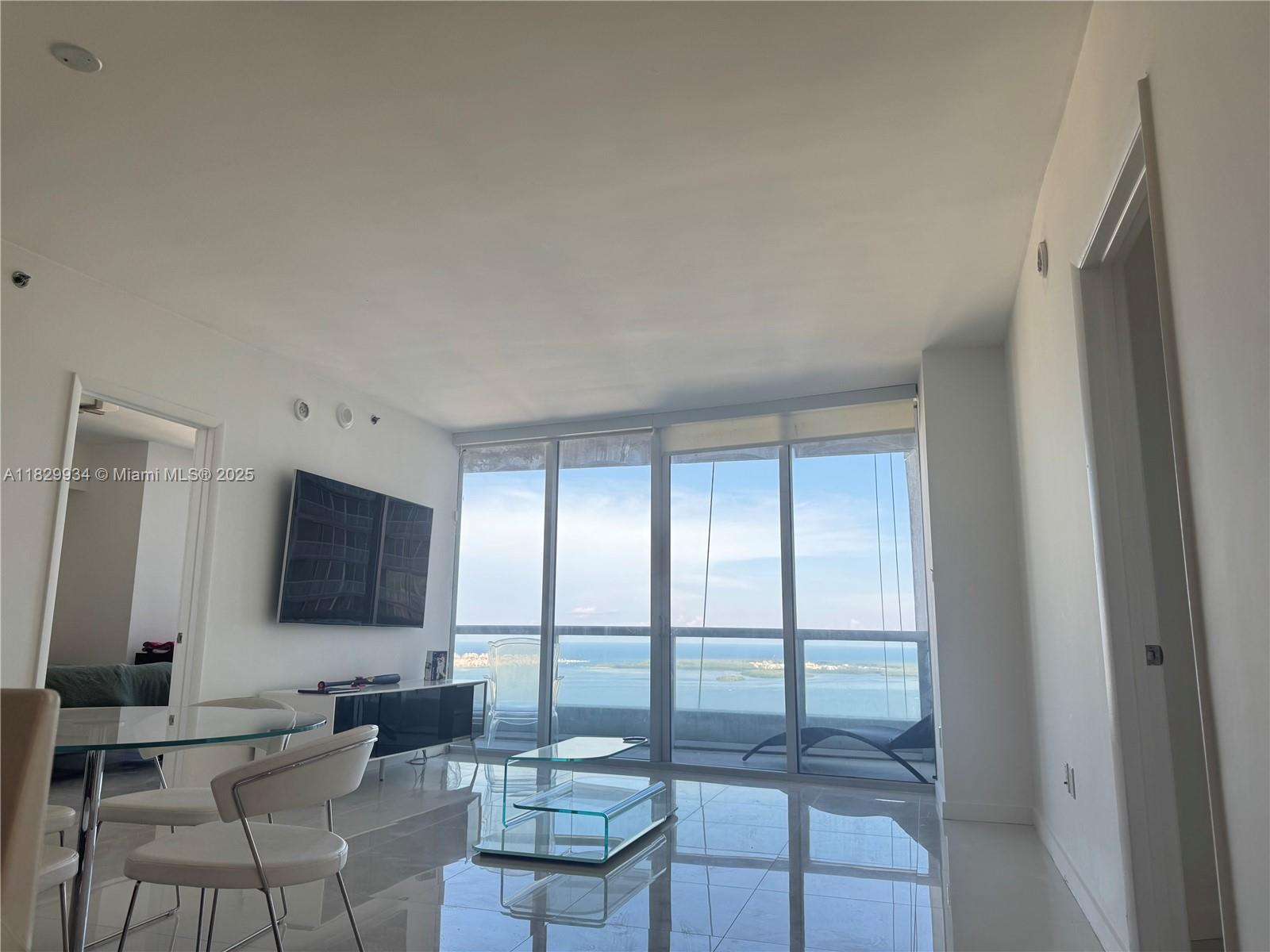 475 Brickell Ave #4207, Miami FL 33131