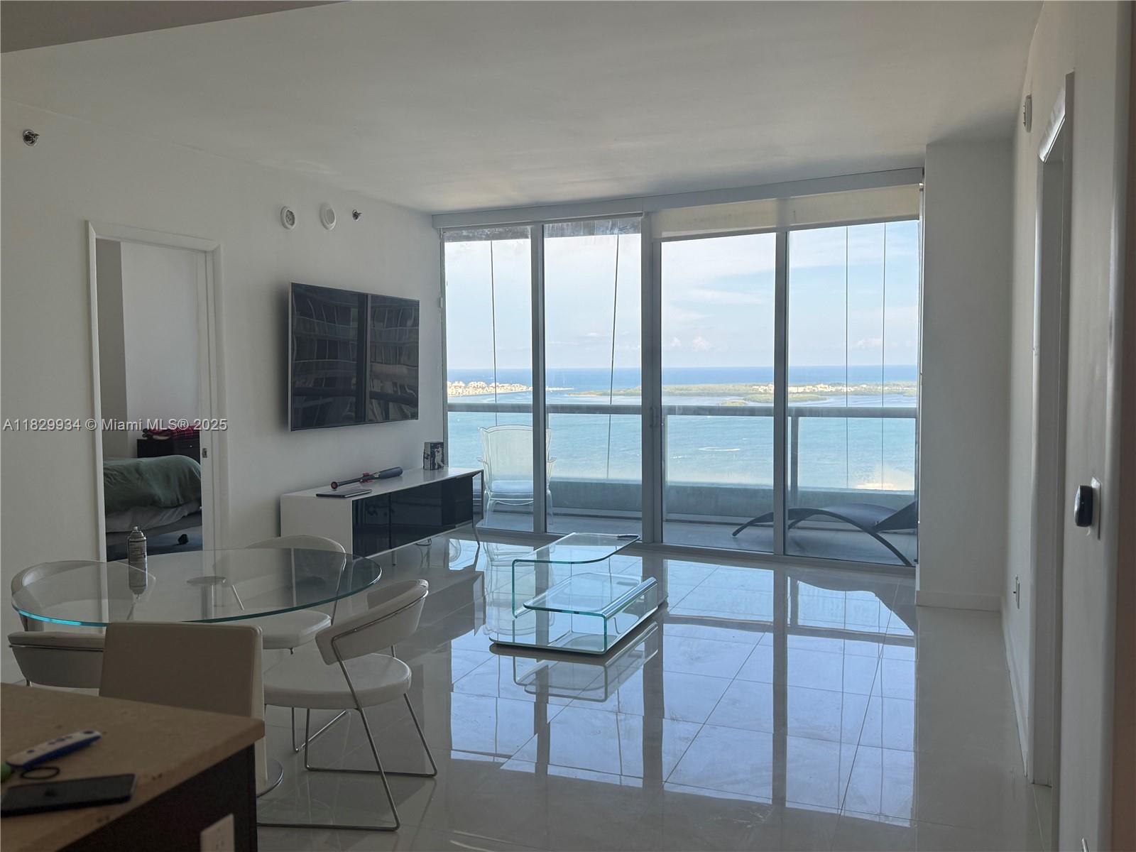 475 Brickell Ave #4207, Miami FL 33131