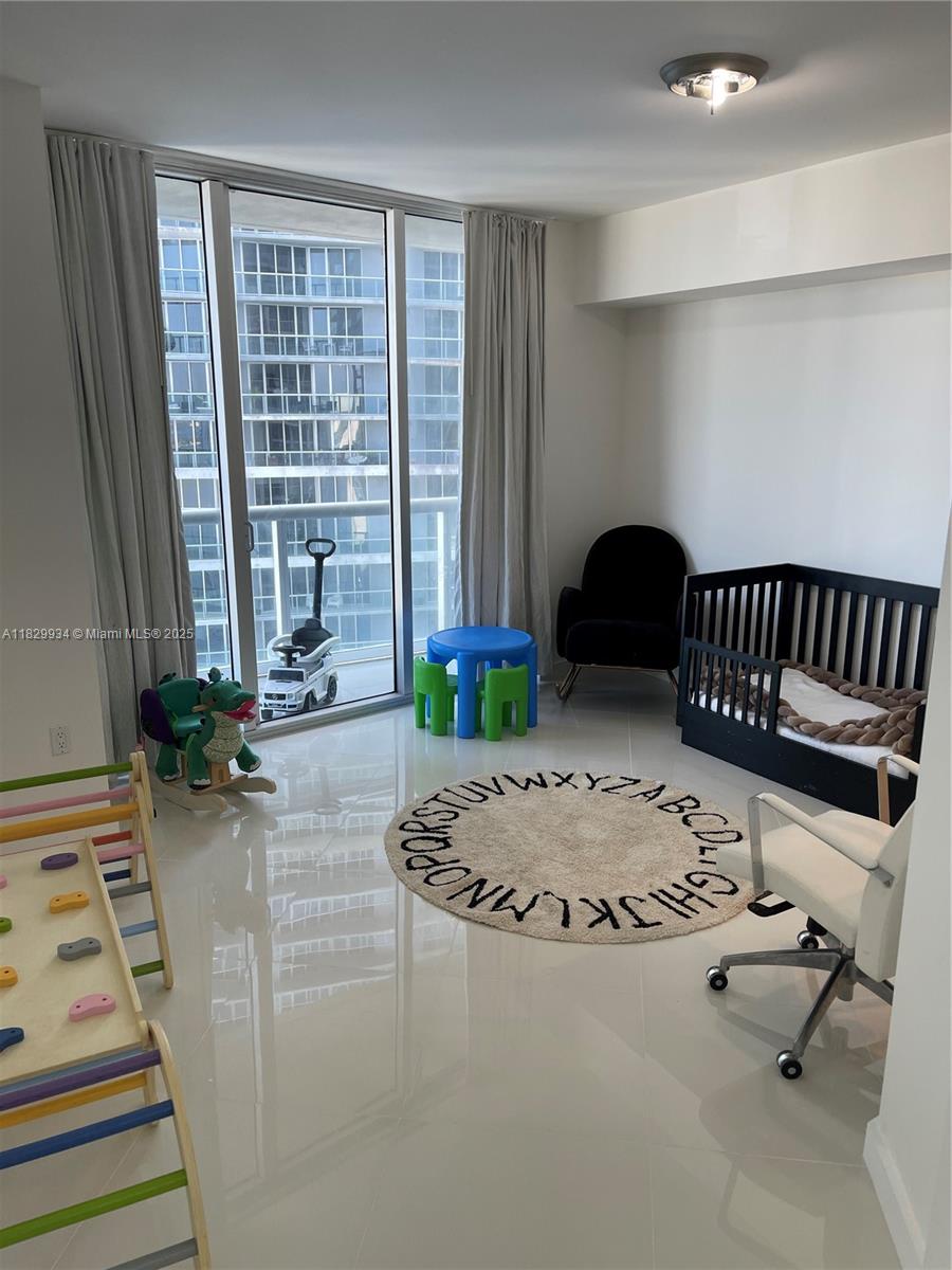 475 Brickell Ave #4207, Miami FL 33131