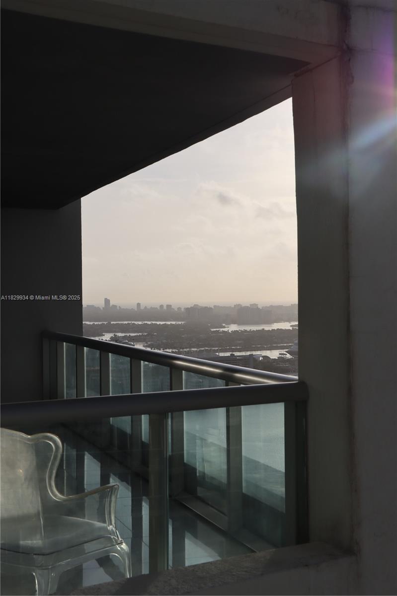475 Brickell Ave #4207, Miami FL 33131