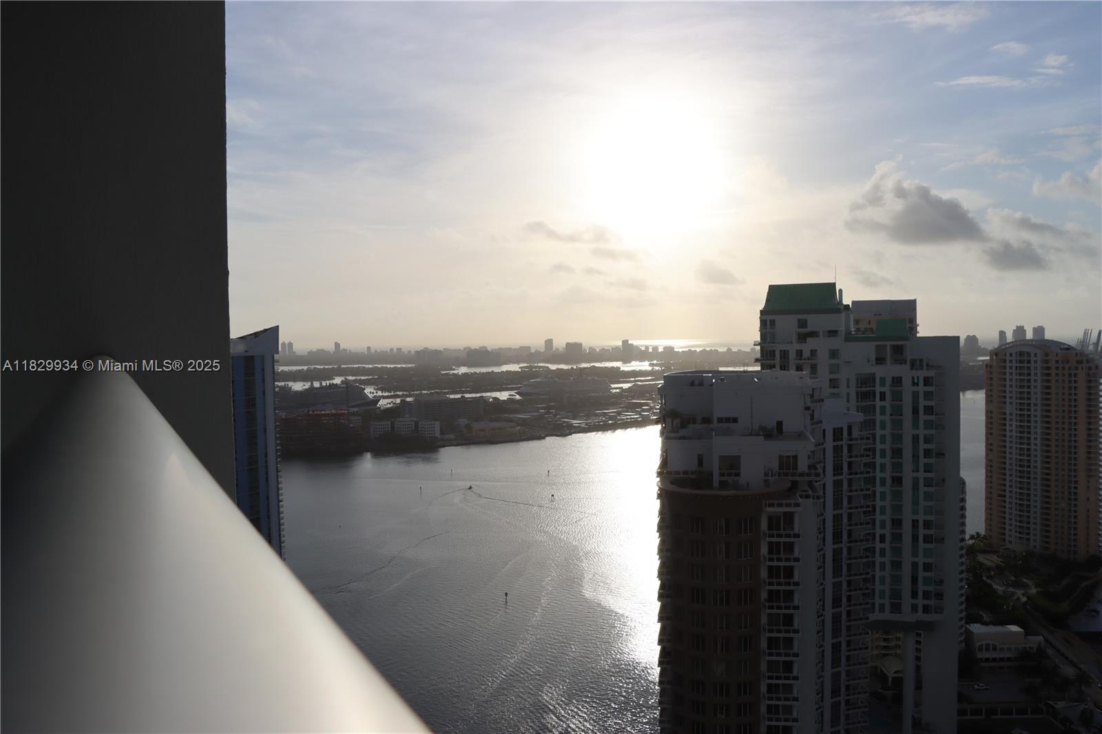 475 Brickell Ave #4207, Miami FL 33131
