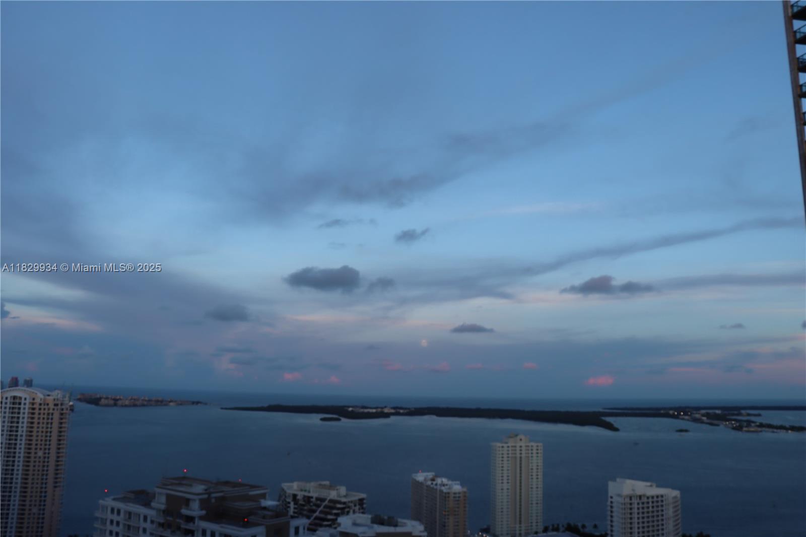 475 Brickell Ave #4207, Miami FL 33131