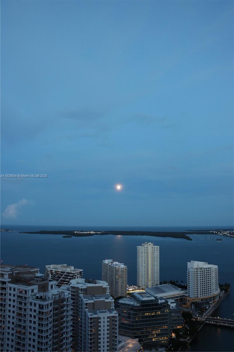 475 Brickell Ave #4207, Miami FL 33131