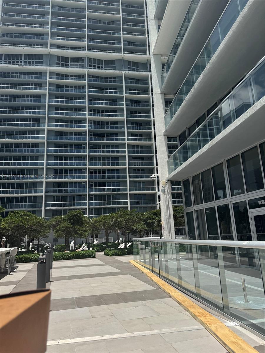 475 Brickell Ave #4207, Miami FL 33131