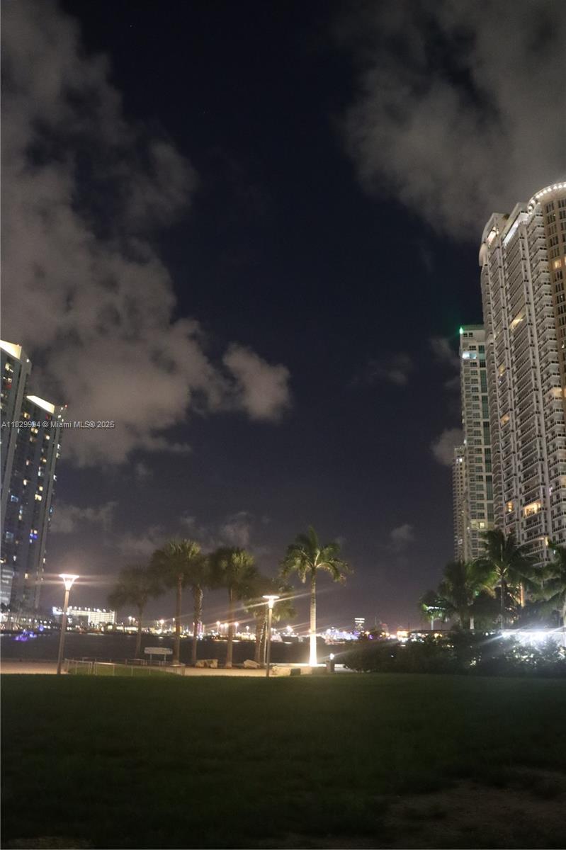 475 Brickell Ave #4207, Miami FL 33131