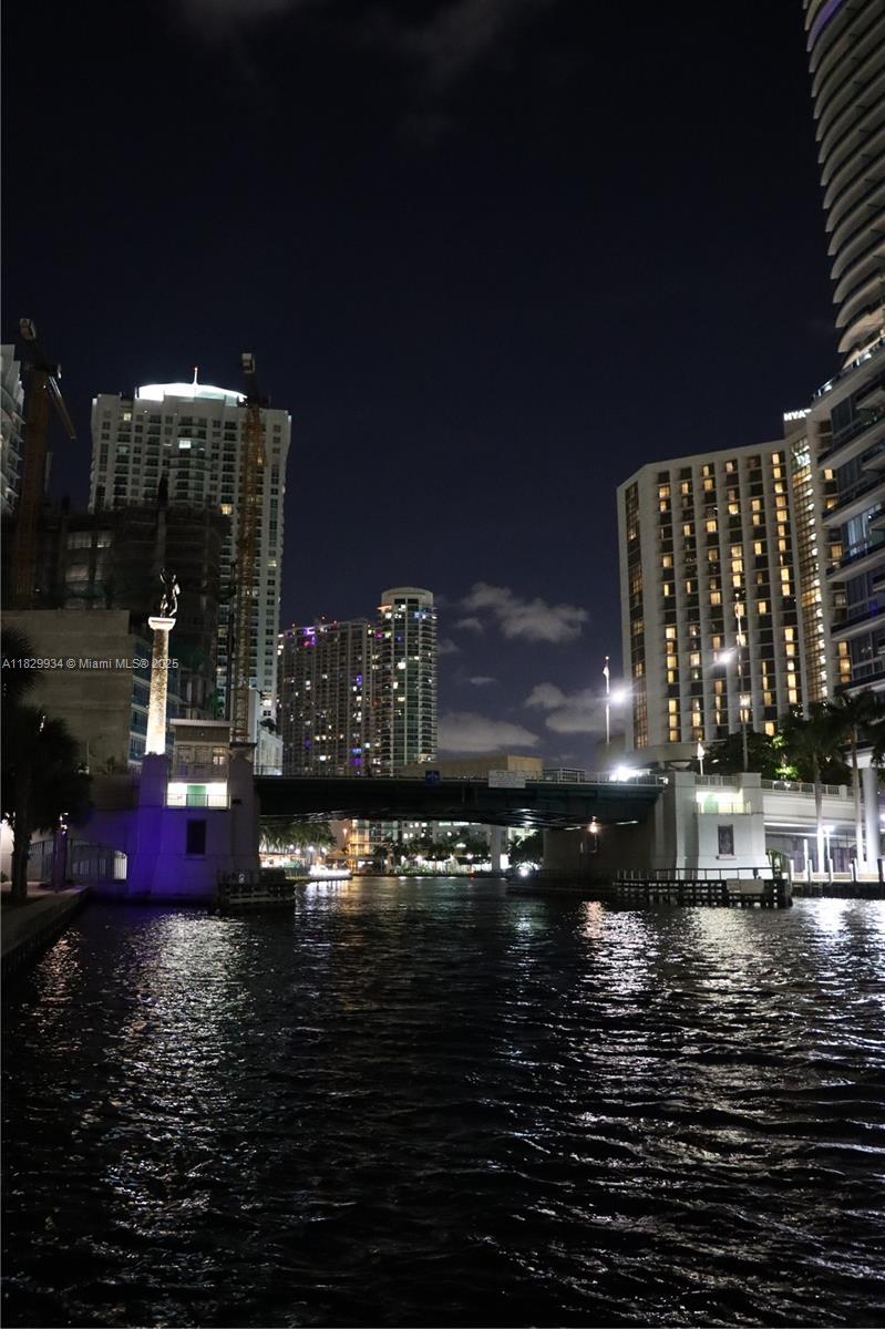 475 Brickell Ave #4207, Miami FL 33131