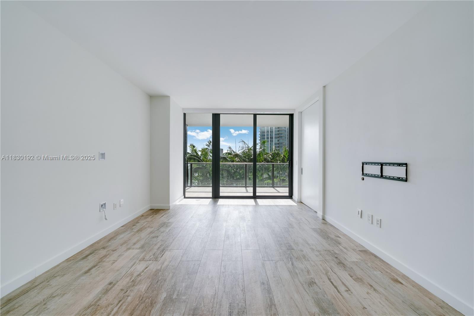 650 NE 32nd St #802, Miami FL 33137