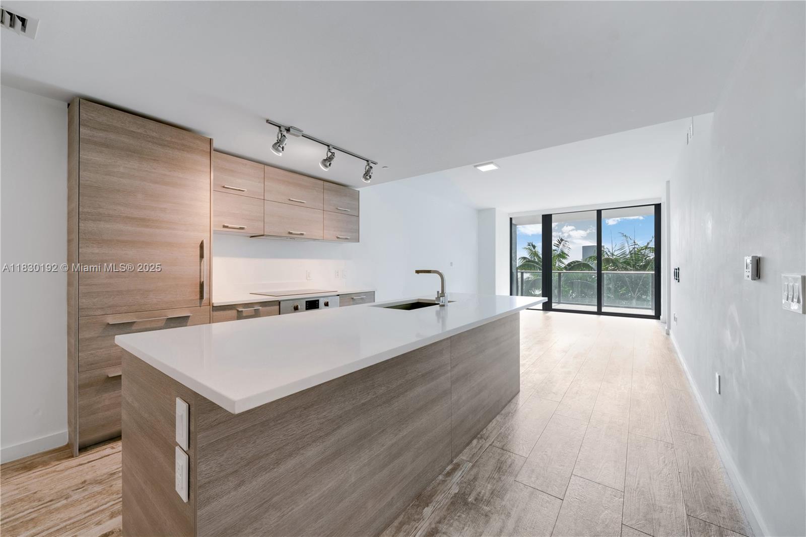 650 NE 32nd St #802, Miami FL 33137