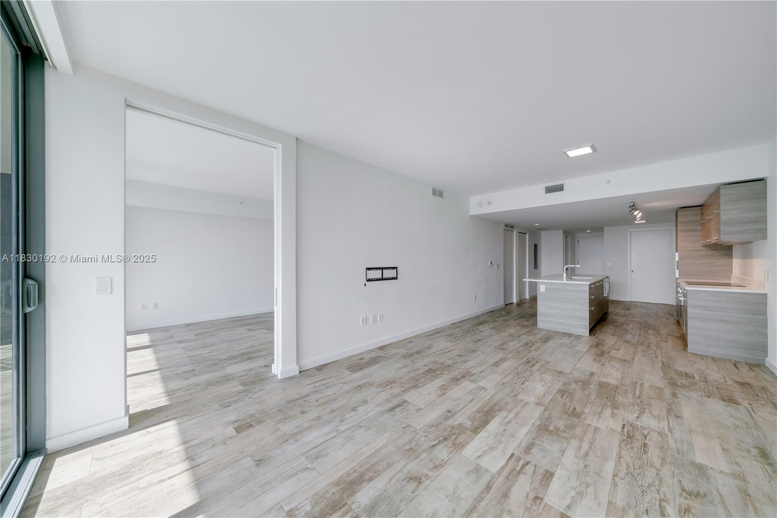 650 NE 32nd St #802, Miami FL 33137