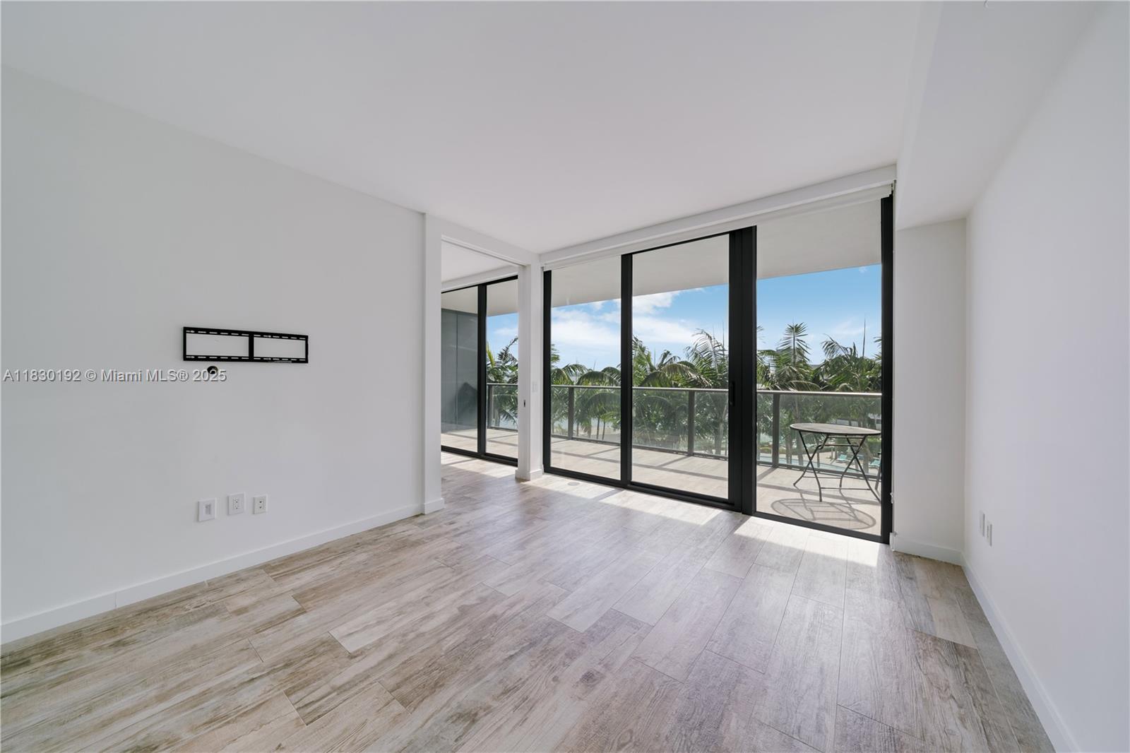 650 NE 32nd St #802, Miami FL 33137