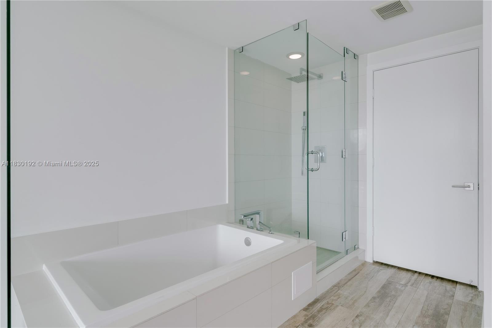 650 NE 32nd St #802, Miami FL 33137