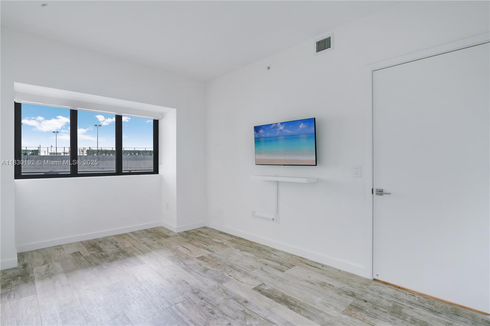 650 NE 32nd St #802, Miami FL 33137