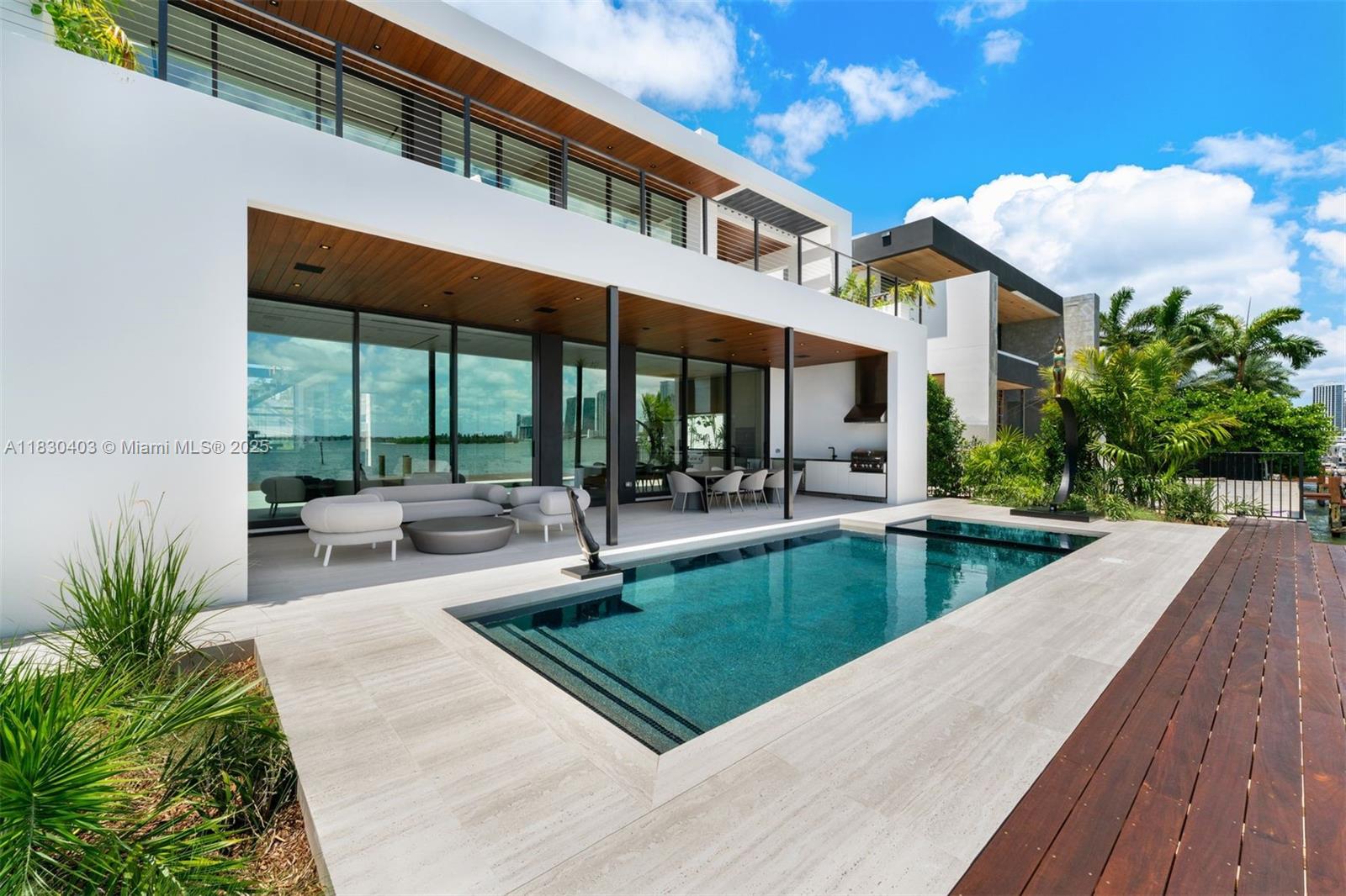 1045 N Venetian Dr, Miami FL 33139
