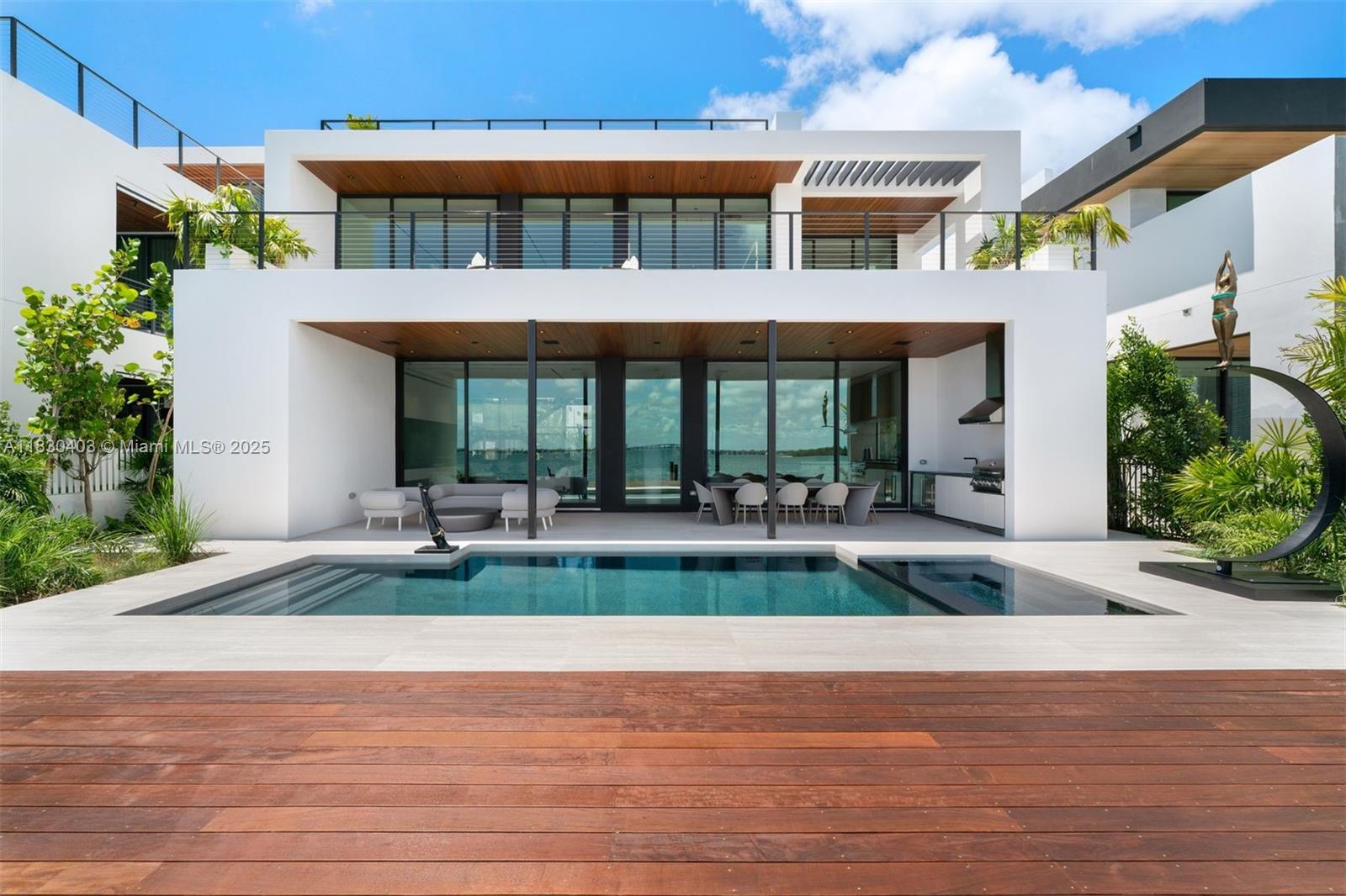 1045 N Venetian Dr, Miami FL 33139