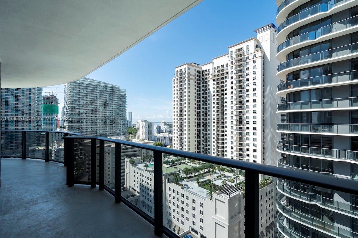45 SW 9th St #1906, Miami FL 33130