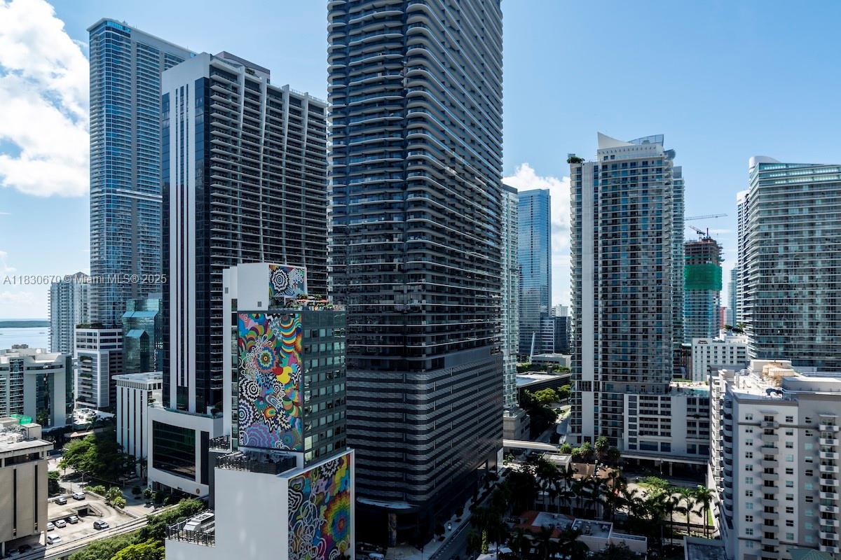 45 SW 9th St #1906, Miami FL 33130