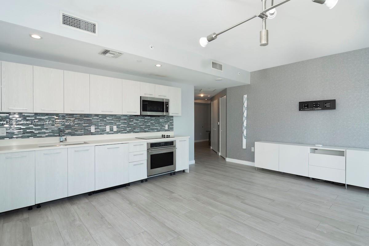 45 SW 9th St #1906, Miami FL 33130