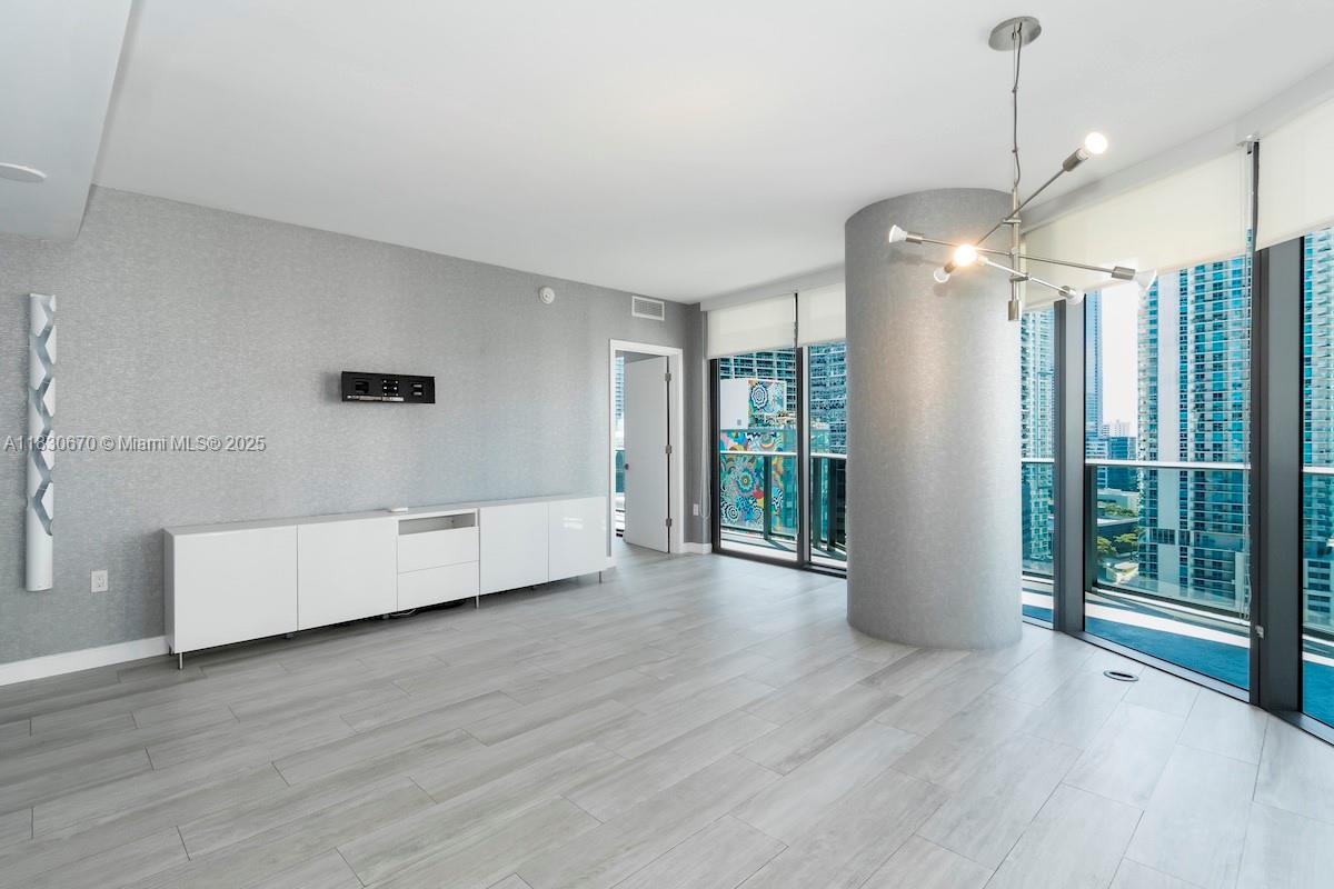 45 SW 9th St #1906, Miami FL 33130