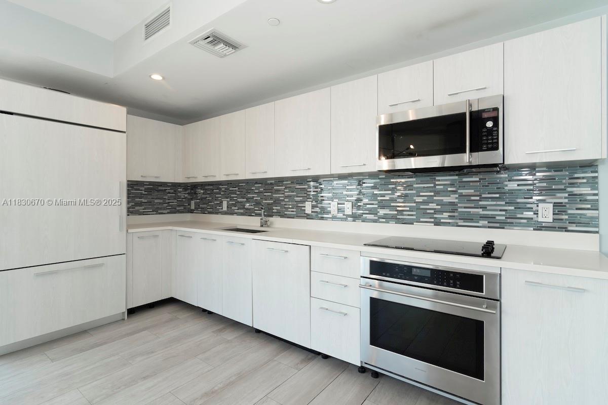 45 SW 9th St #1906, Miami FL 33130