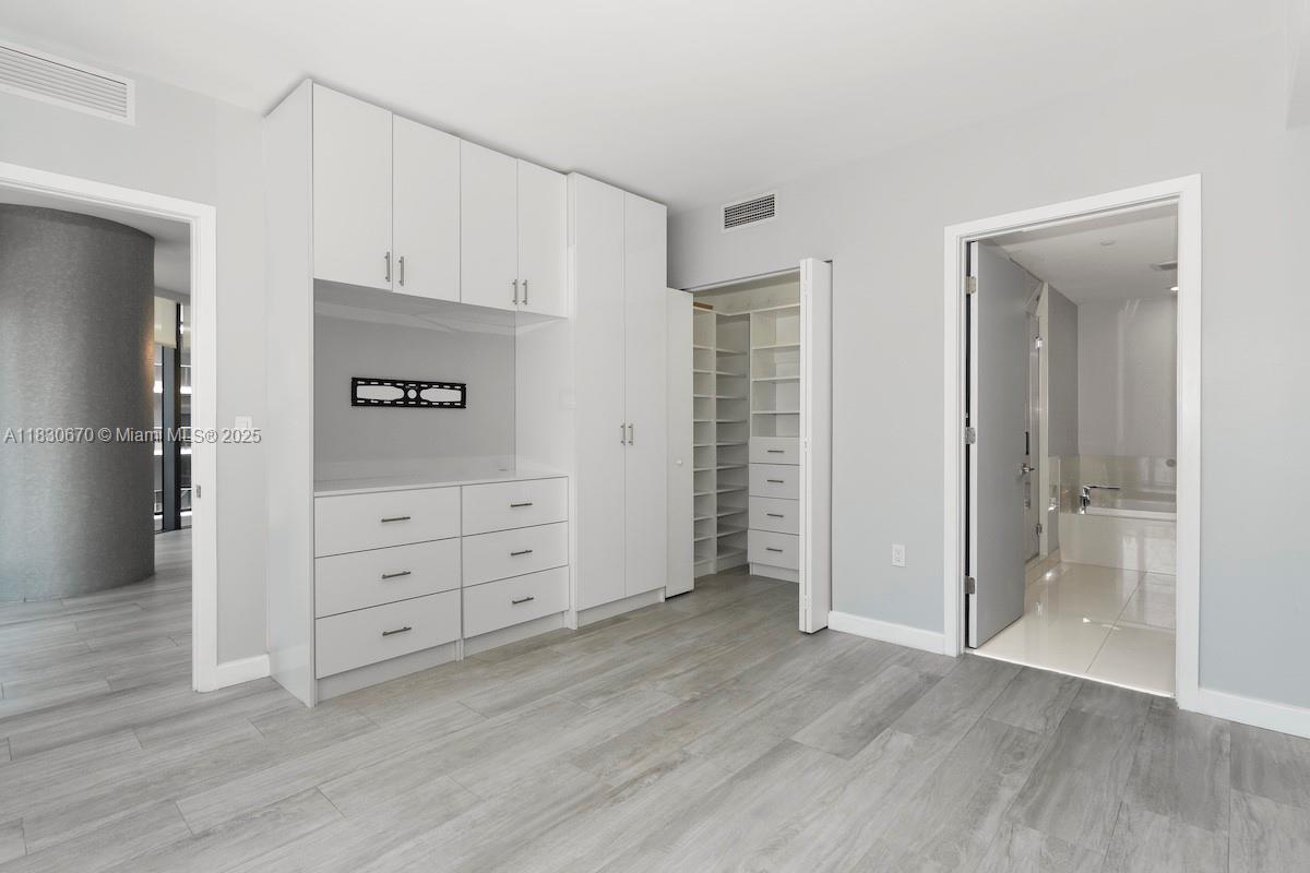 45 SW 9th St #1906, Miami FL 33130