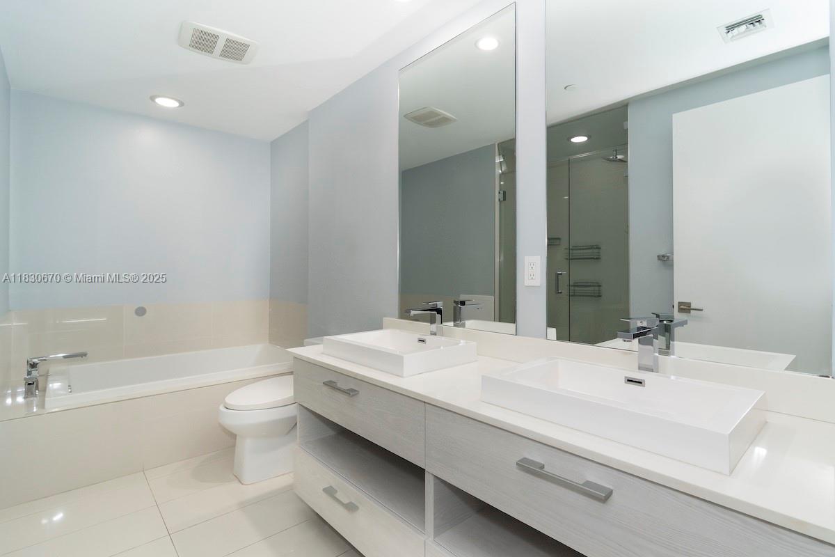 45 SW 9th St #1906, Miami FL 33130
