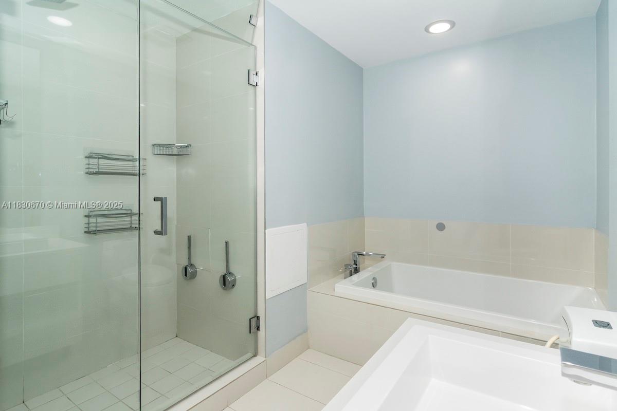 45 SW 9th St #1906, Miami FL 33130