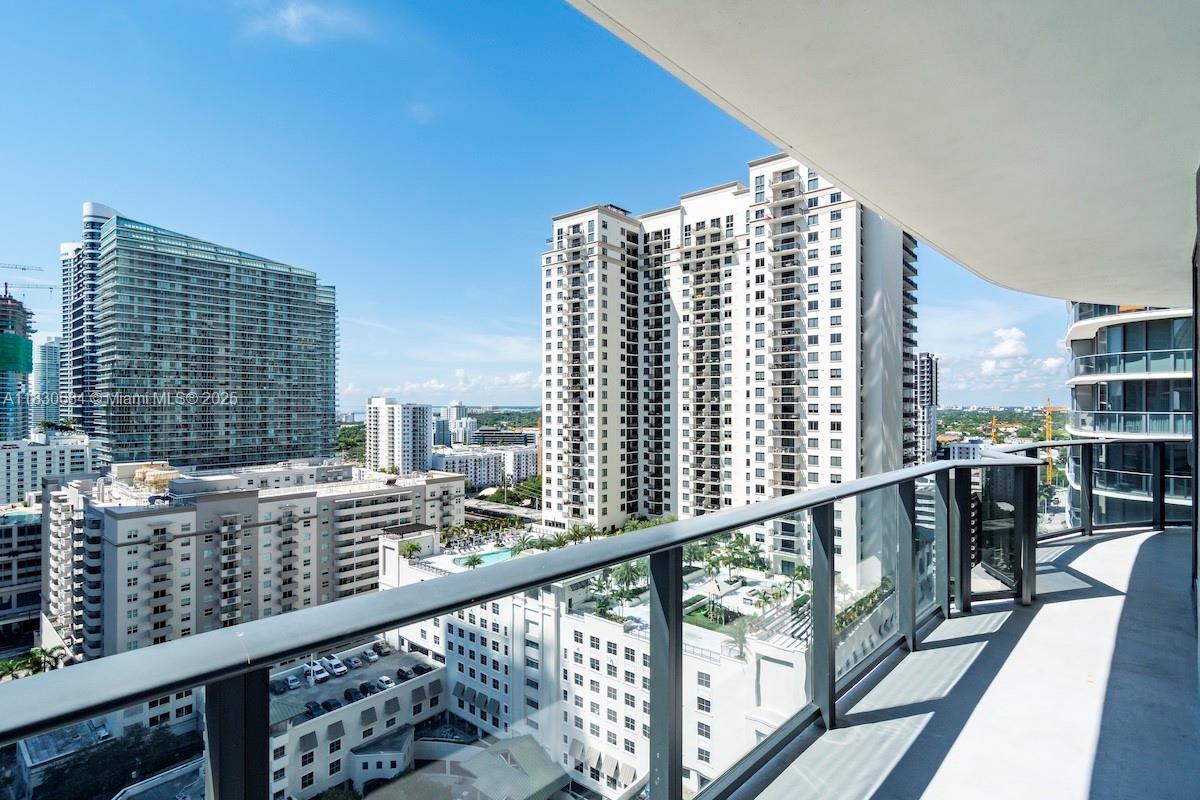 45 SW 9th St #1906, Miami FL 33130