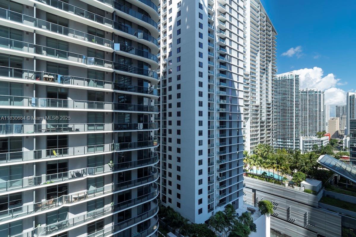 45 SW 9th St #1906, Miami FL 33130