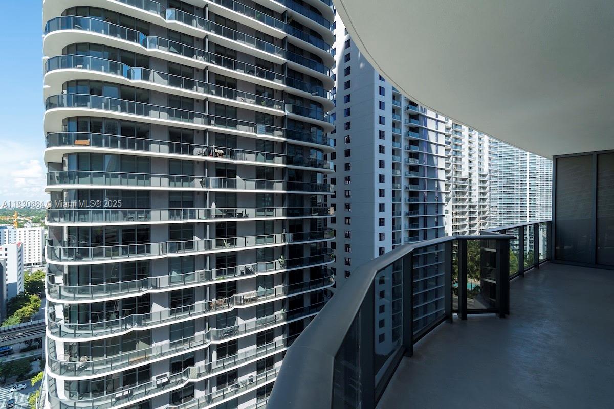 45 SW 9th St #1906, Miami FL 33130