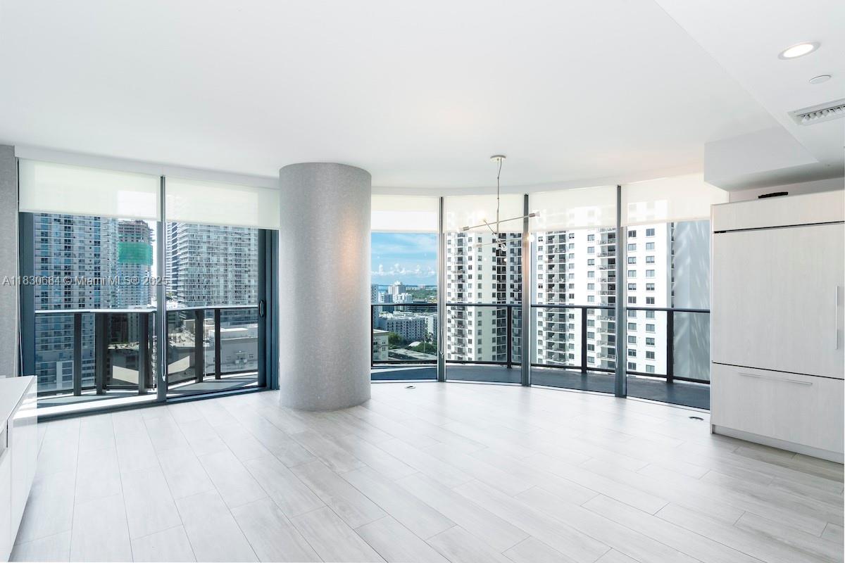 45 SW 9th St #1906, Miami FL 33130