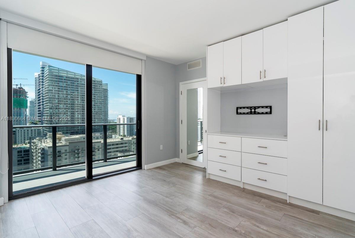45 SW 9th St #1906, Miami FL 33130