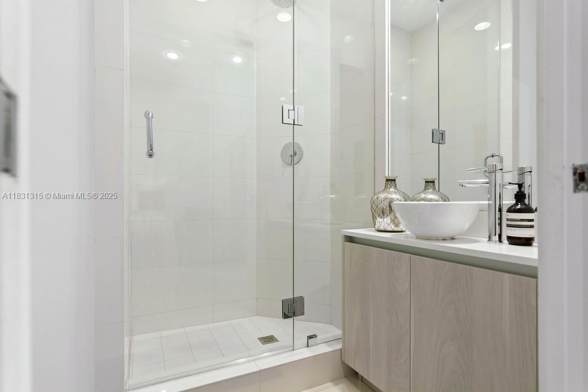 480 NE 31 st #2307, Miami FL 33137
