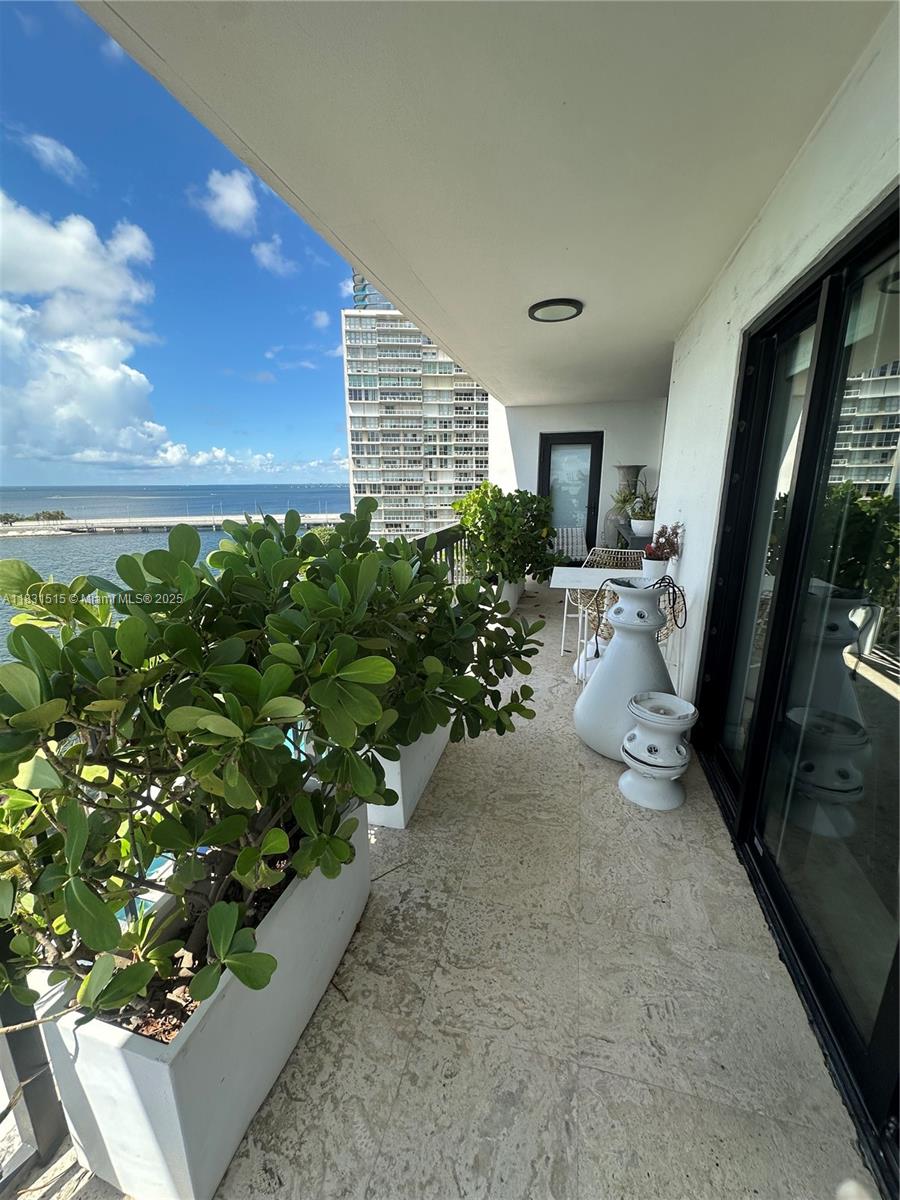 2333 Brickell Ave #901, Miami FL 33129