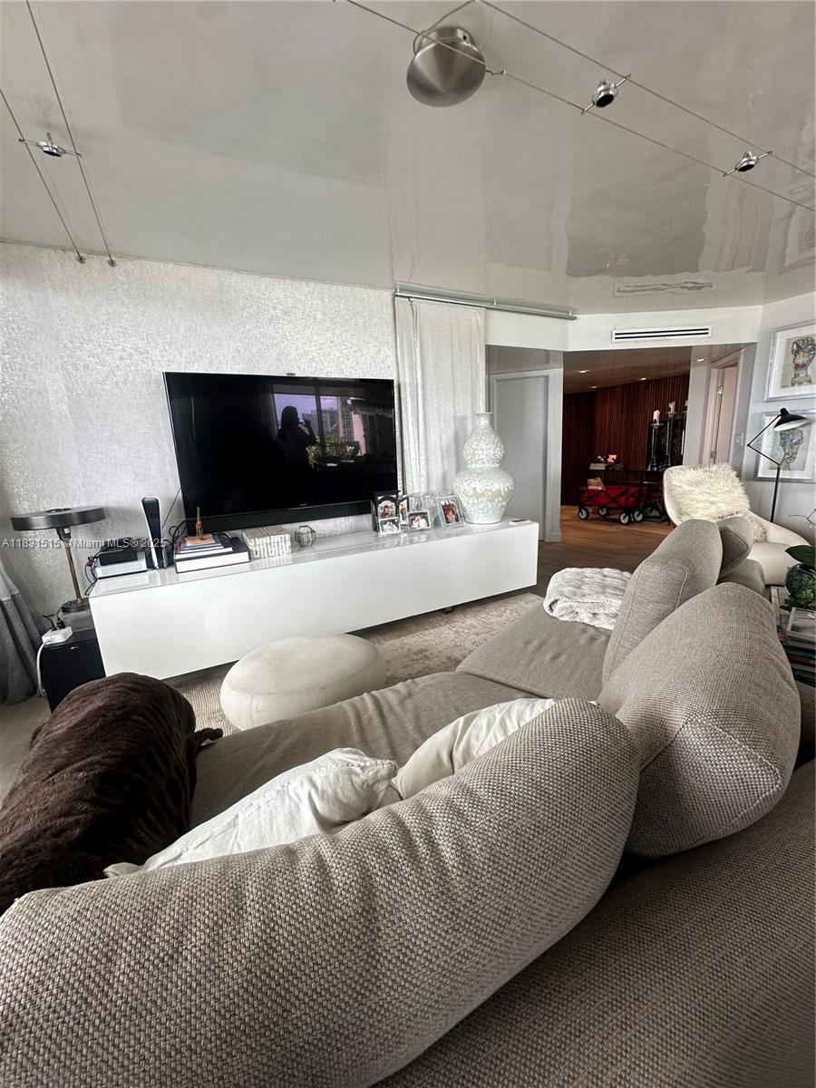 2333 Brickell Ave #901, Miami FL 33129