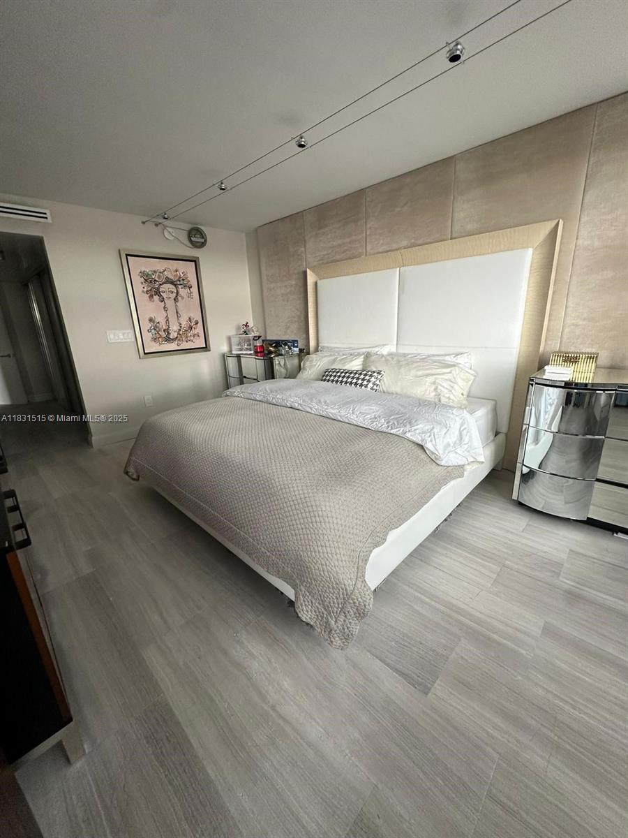 2333 Brickell Ave #901, Miami FL 33129