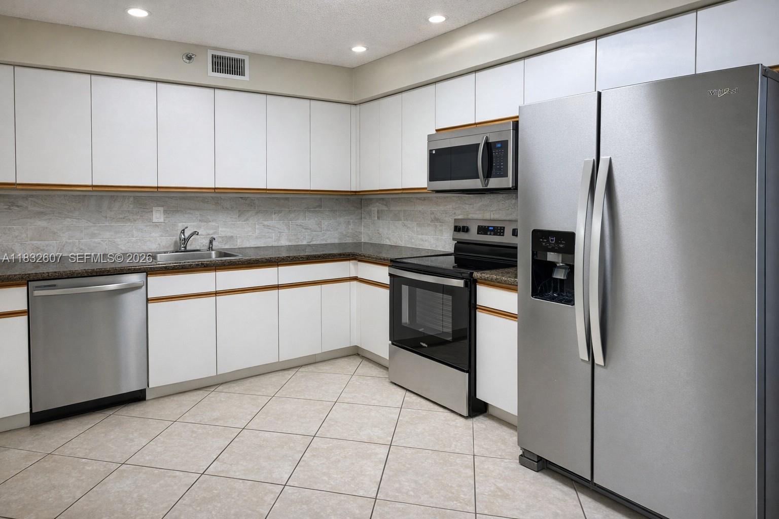 3530 Mystic Pointe Dr #2207, Aventura FL 33180