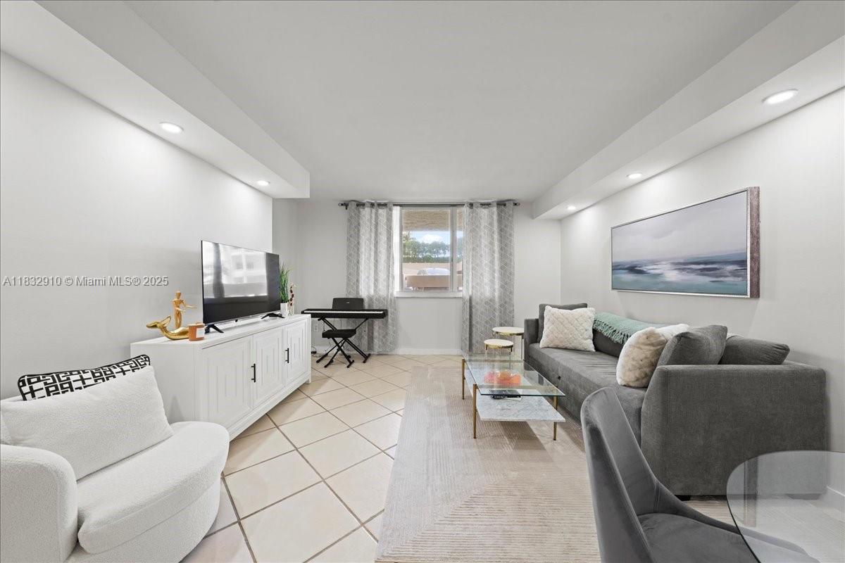 540 Brickell Key Dr #412, Miami FL 33131