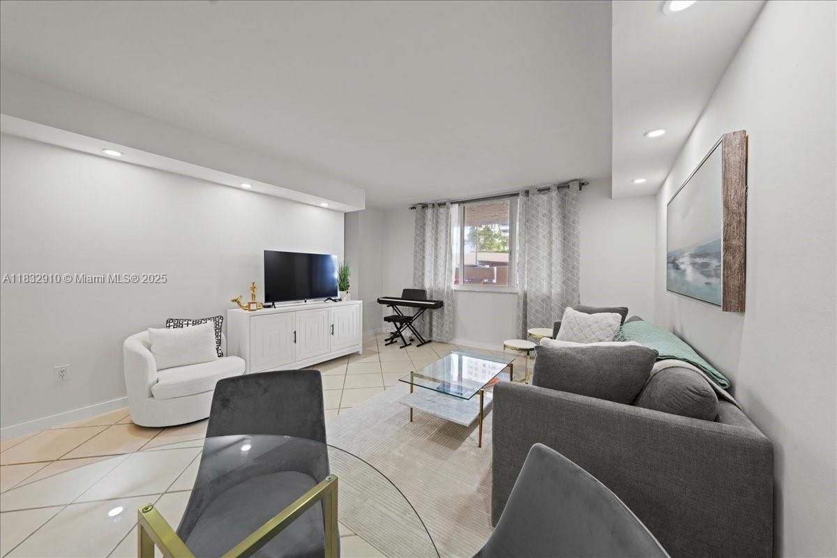 540 Brickell Key Dr #412, Miami FL 33131