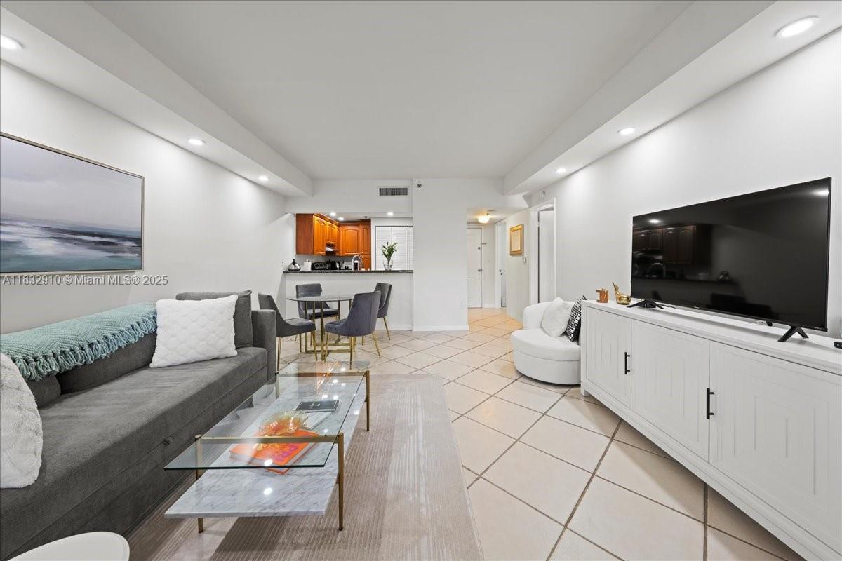 540 Brickell Key Dr #412, Miami FL 33131