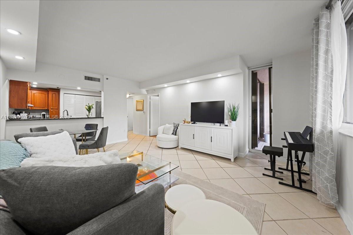 540 Brickell Key Dr #412, Miami FL 33131