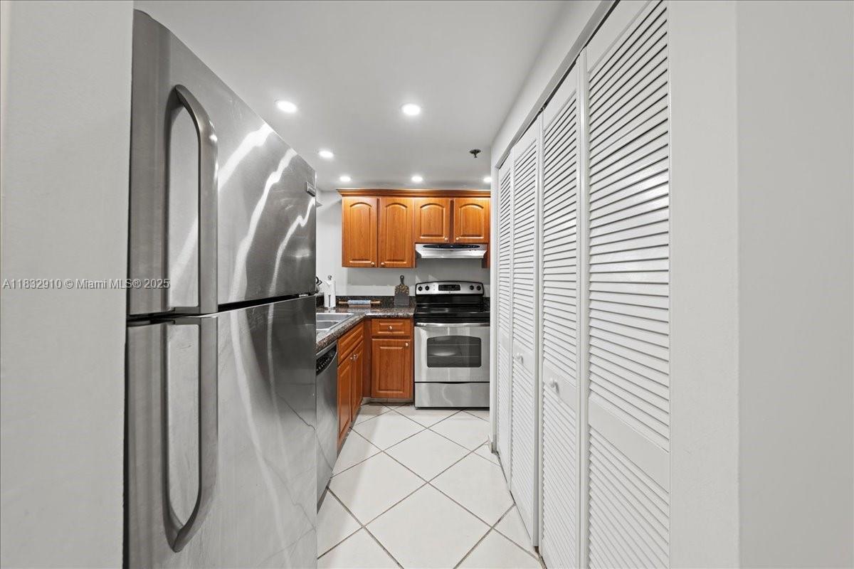 540 Brickell Key Dr #412, Miami FL 33131