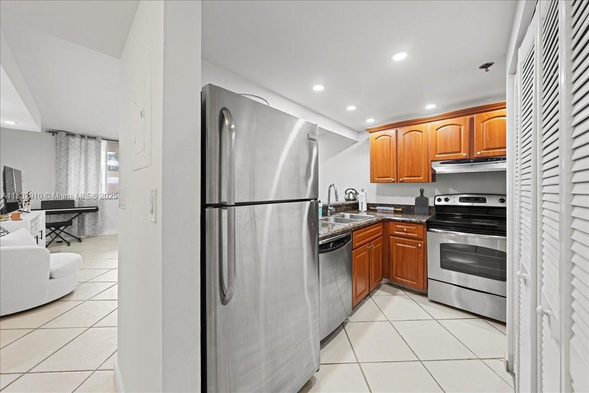 540 Brickell Key Dr #412, Miami FL 33131