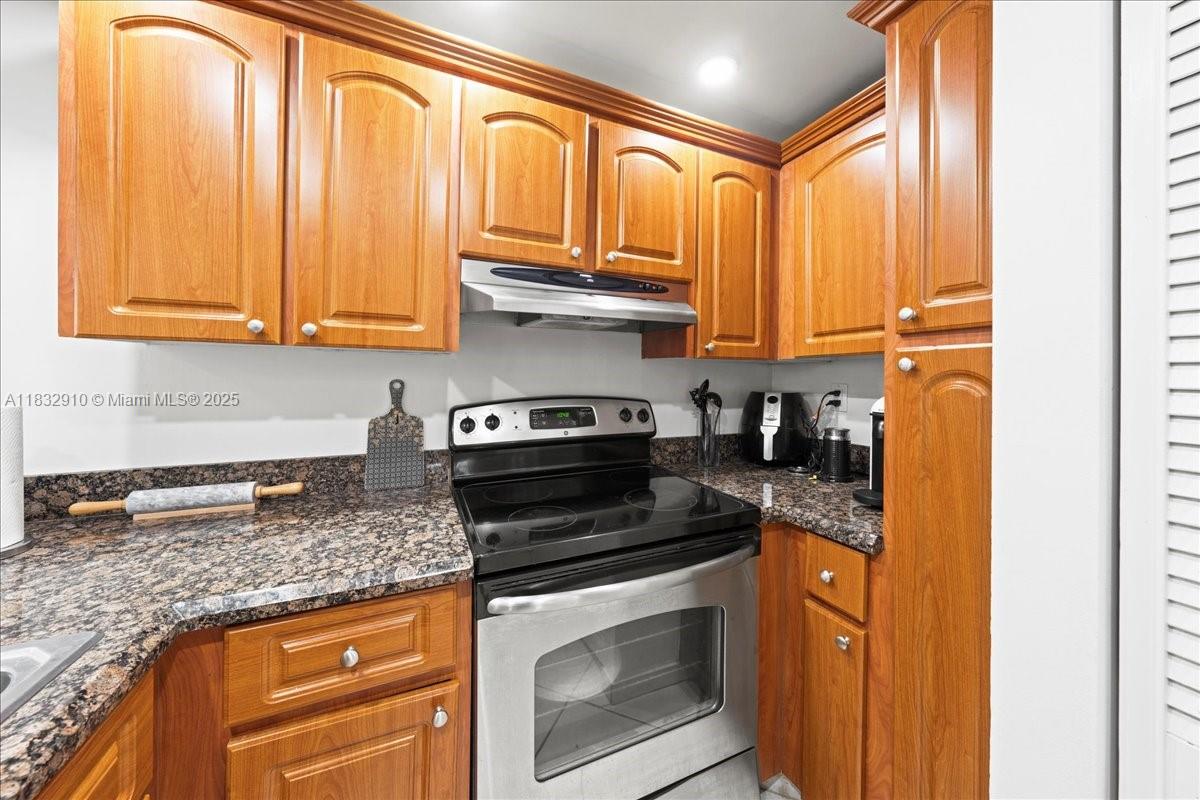 540 Brickell Key Dr #412, Miami FL 33131